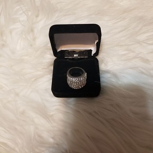 Stunning silver crystal ring  - Picture 2 of 6